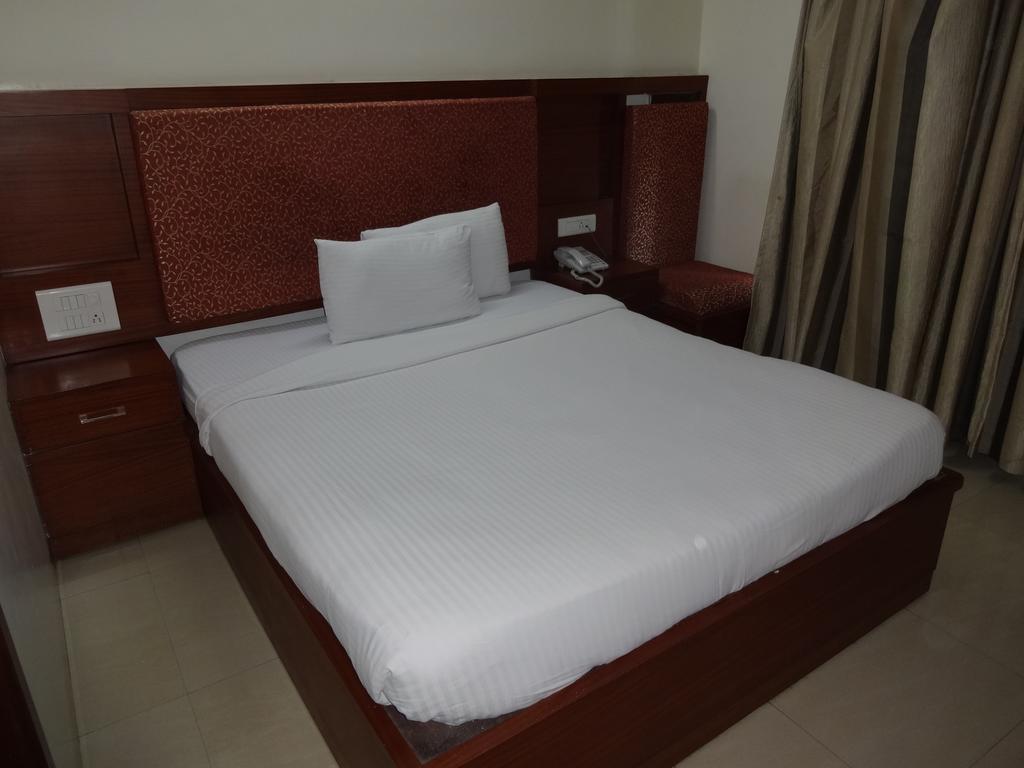 La Hospin Hotel Rājahmundry Kamer foto
