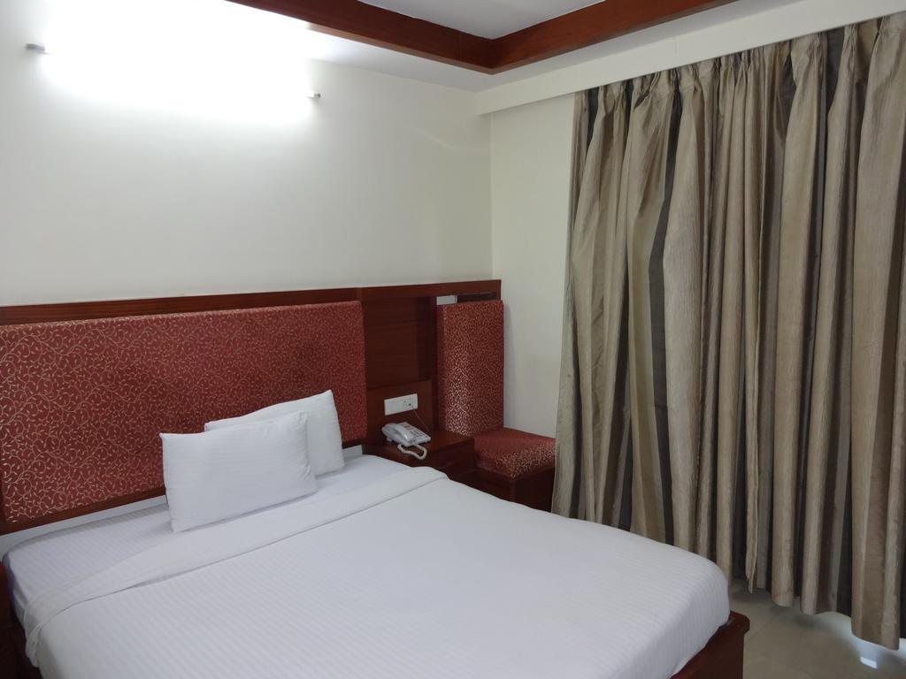 La Hospin Hotel Rājahmundry Kamer foto
