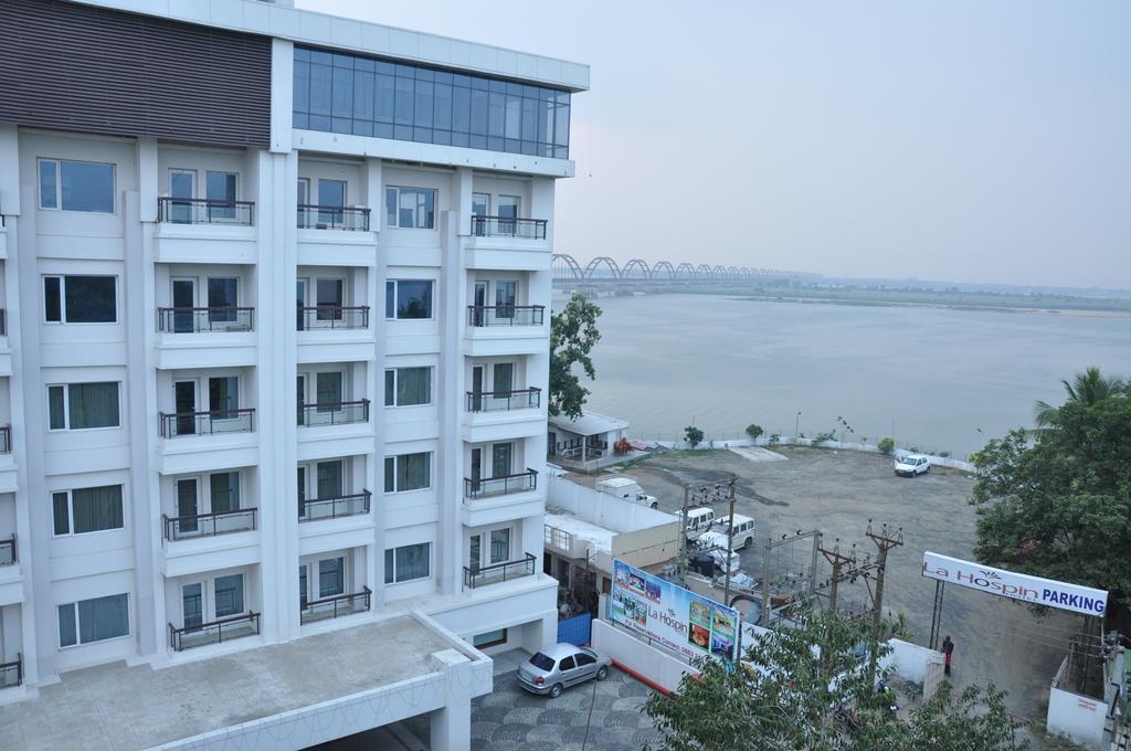 La Hospin Hotel Rājahmundry Kamer foto