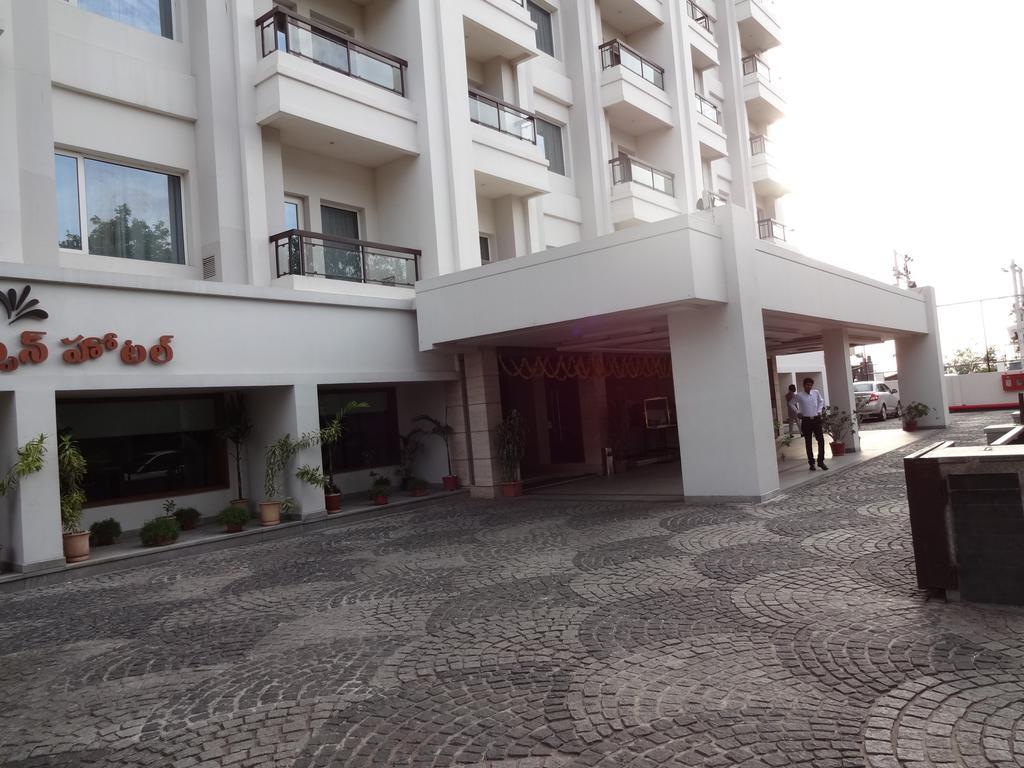 La Hospin Hotel Rājahmundry Kamer foto