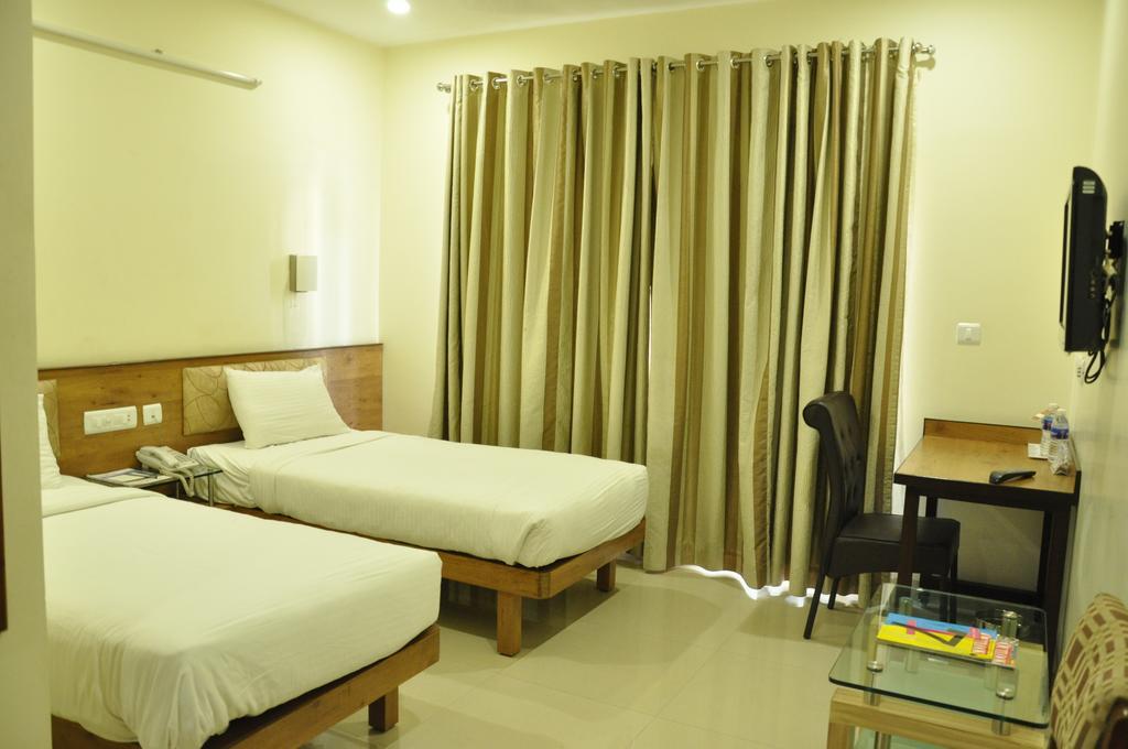La Hospin Hotel Rājahmundry Kamer foto