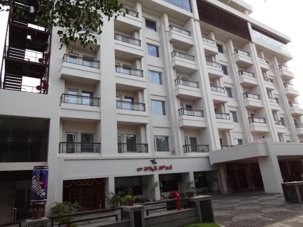 La Hospin Hotel Rājahmundry Kamer foto