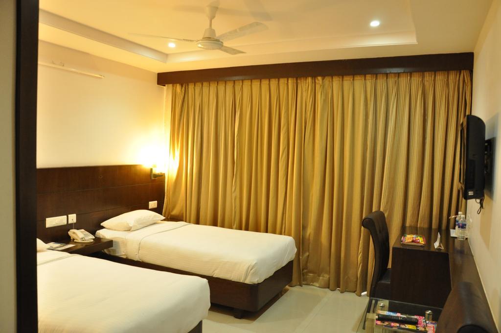 La Hospin Hotel Rājahmundry Kamer foto