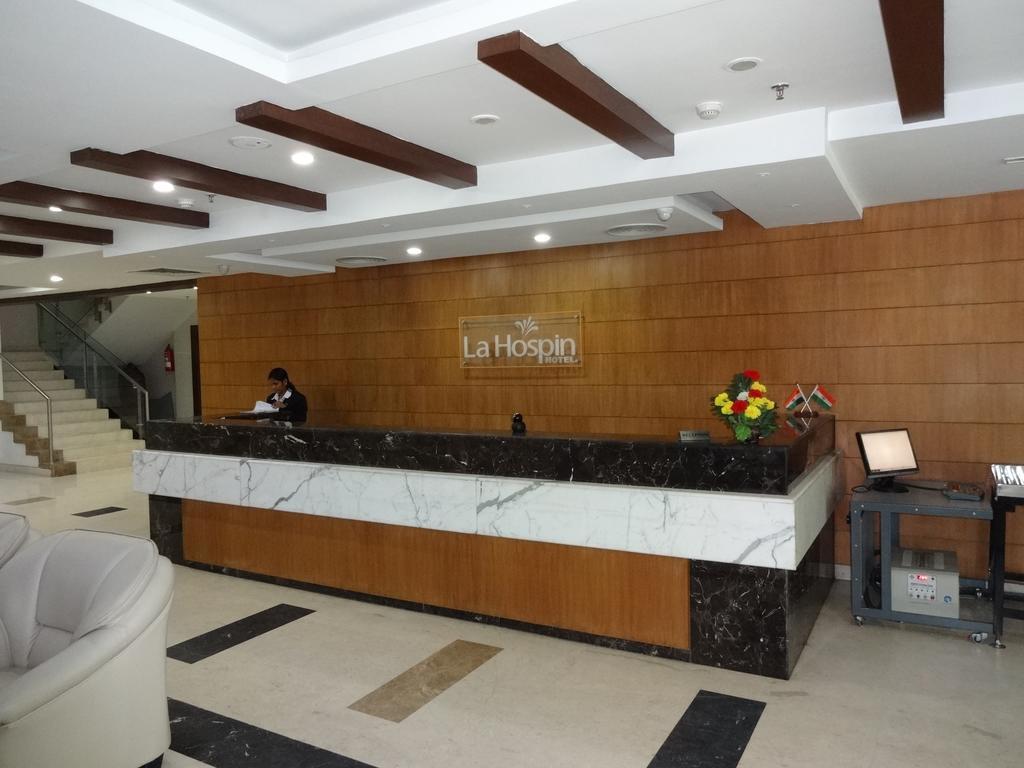 La Hospin Hotel Rājahmundry Kamer foto