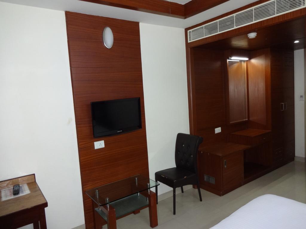 La Hospin Hotel Rājahmundry Kamer foto